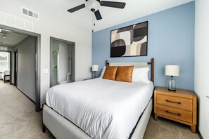 1 chambre, décoration personnalisée, ameublement personnalisé, bureau