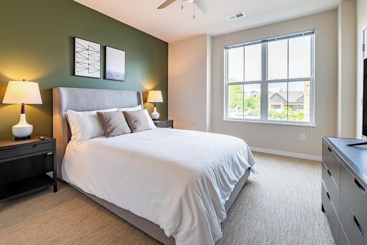 1 bedroom, individually decorated, individually furnished, desk