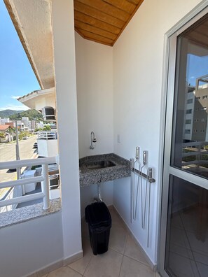Property grounds - Apartment on Palmas Beach with ocean view, 250m from the sand. (Governador Celso Ramos)