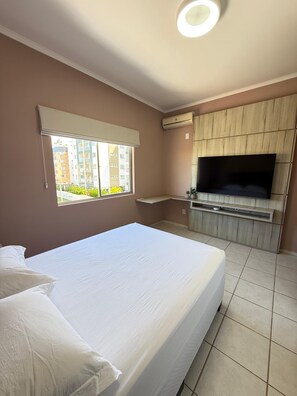2 bedrooms, desk, free WiFi, bed sheets - Apartment on Palmas Beach with ocean view, 250m from the sand. (Governador Celso Ramos)