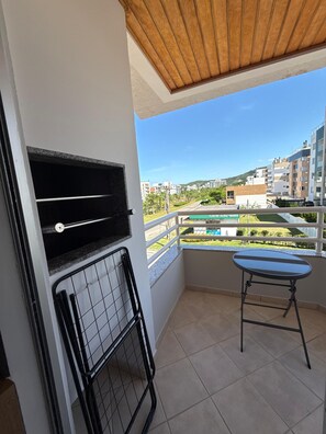 Property grounds - Apartment on Palmas Beach with ocean view, 250m from the sand. (Governador Celso Ramos)