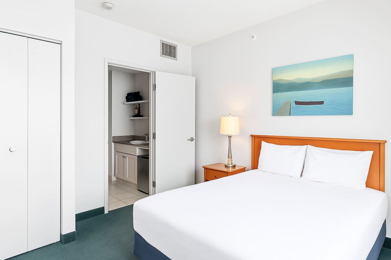 1 habitación, tabla de planchar con plancha, wifi gratis y ropa de cama 