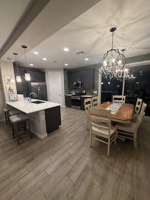 Dining - Beautiful 3-bedroom house in delightful Queen Creek (Queen Creek)