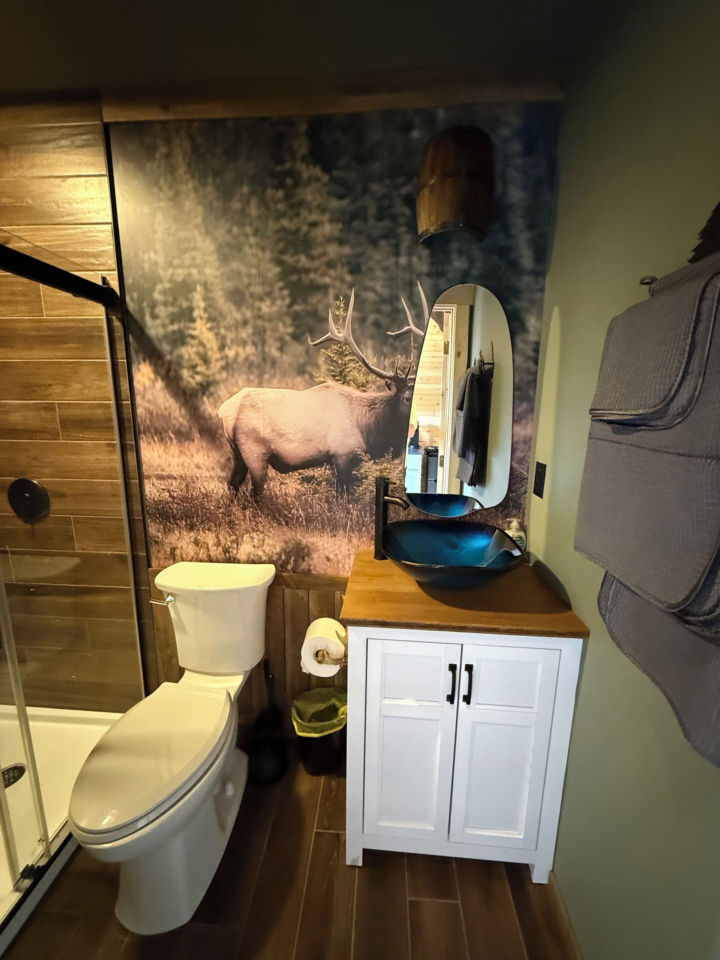 Dusch, hårtork, handdukar och tvål