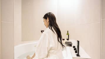 Suite familiare, vista città | Una cassaforte in camera, Wi-Fi gratuito