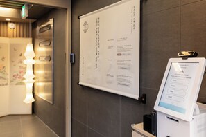 Kiến trúc tòa nhà