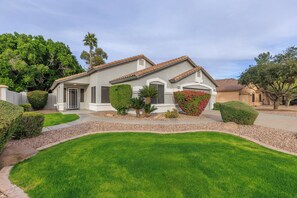 Exterior - Wellness Retreat • Hot Tub + Cold Plunge, Downtown Gilbert! (Gilbert)
