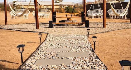 Casa La Estrellita/GAME ROOM/FirePit/11 Mins to JTNP/Sleeps 9/BOHO Desert vibes!