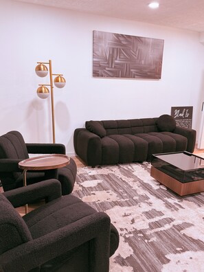 Interior - Chic+Modern 4br 3 floors Gem - Near Andrews AFB & DC (Camp Springs)
