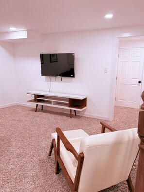 Interior - Chic+Modern 4br 3 floors Gem - Near Andrews AFB & DC (Camp Springs)