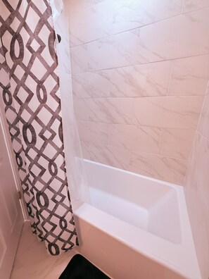 Toallas, jabón, papel de baño