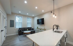Interior - Stunning 2-Bedroom Apartment near Metro (Washington)