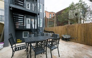 Outdoor dining - Stunning 2-Bedroom Apartment near Metro (Washington)