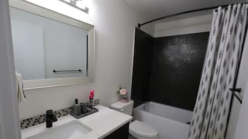 毛巾、洗发水、卫生纸