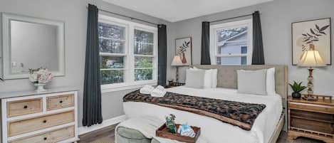 Strykjärn/strykbräda, wi-fi och sängkläder