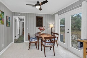 Dining - Bright & Renovated 3BR Close to Downtown (Cayce)