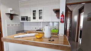 Coffee/tea maker, fridge, microwave, oven - Seaview Condo Ocho Rios with private access to Mahogany beach (Ocho Rios)