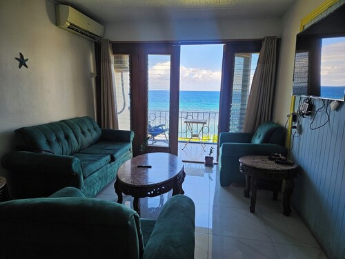 Seaview Condo Ocho Rios with private access to Mahogany beach