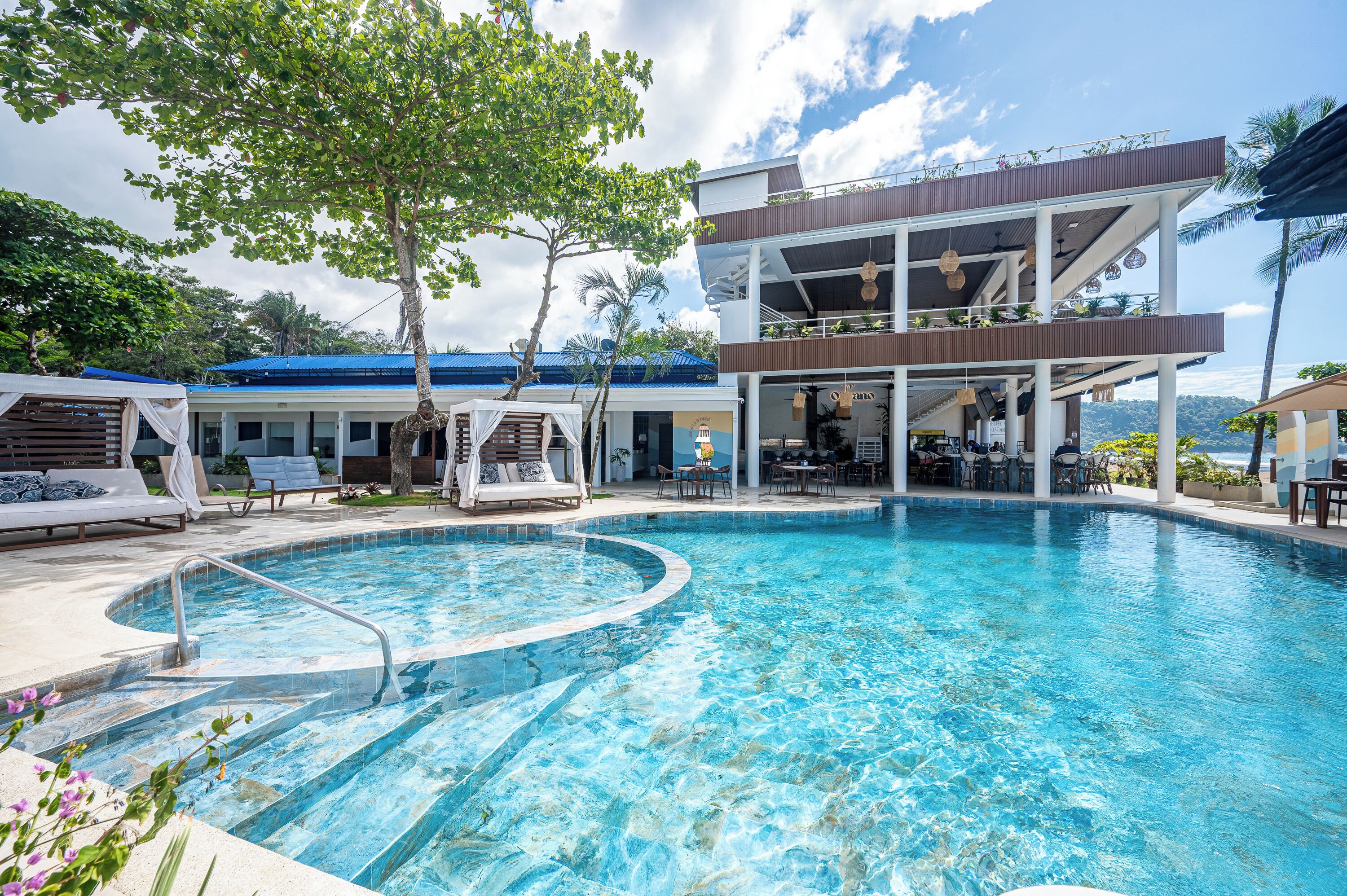 Udendørs pool, åben fra kl. 08.00 til kl. 23.00, gratis hytter