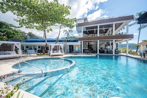 Outdoor pool, open 8:00 AM to 11:00 PM, free cabanas, pool umbrellas - Ozeano Jaco (Jacó)