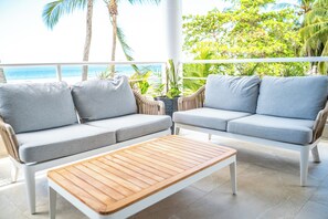 Breakfast, lunch, dinner served; beach views - Ozeano Jaco (Jacó)