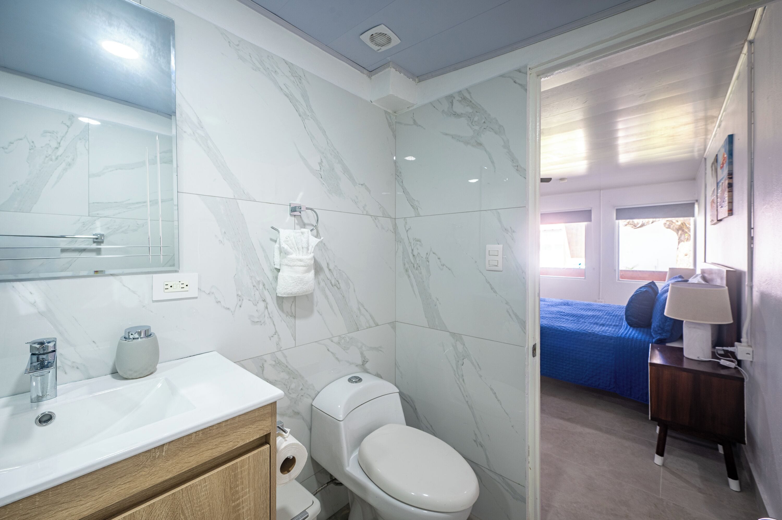 Luxury Room, Pool View | Bathroom | Shower, towels, soap, shampoo
