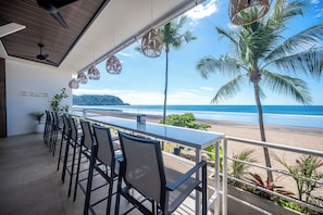 Breakfast, lunch, dinner served; beach views - Ozeano Jaco (Jacó)