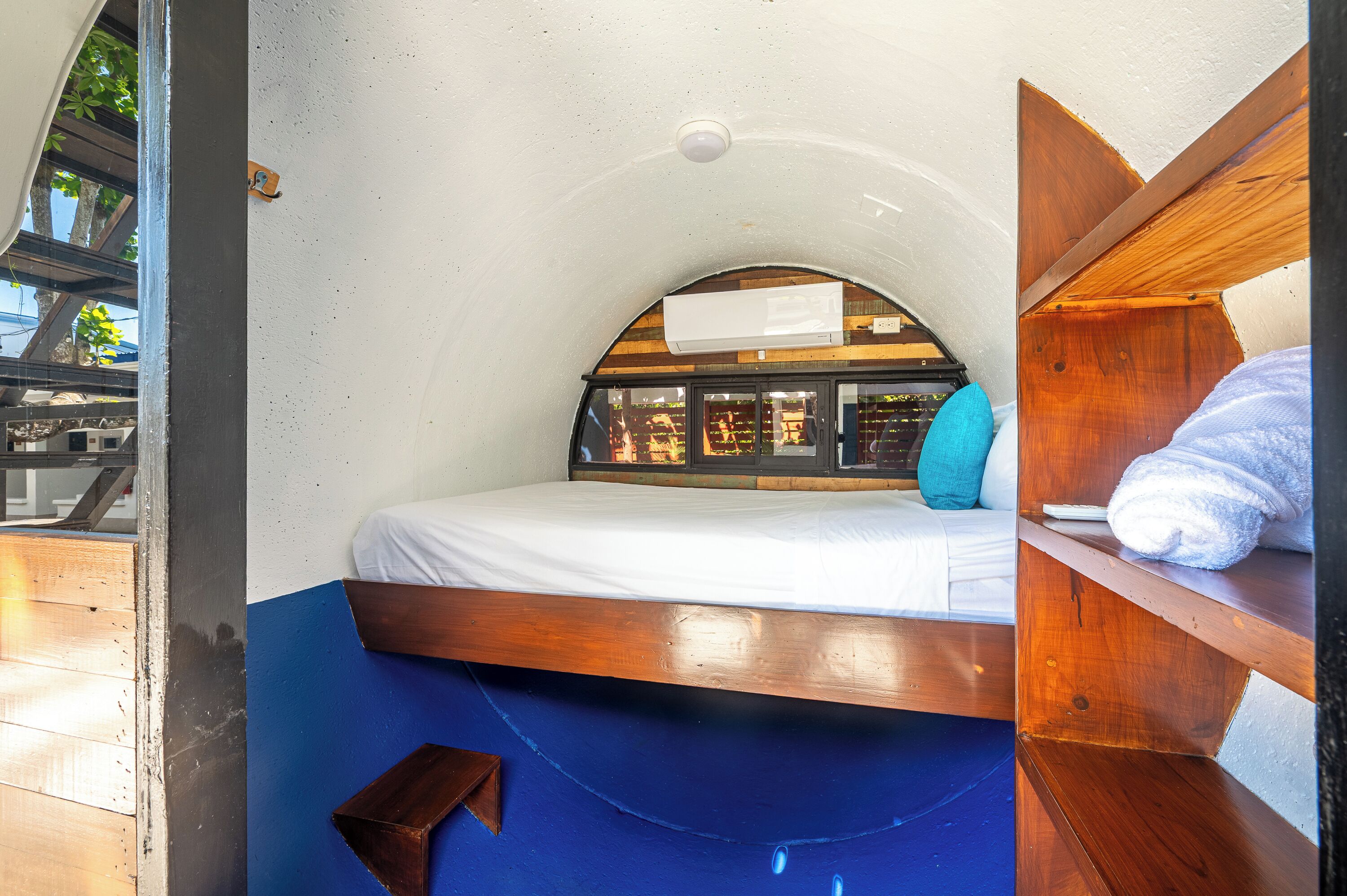 Cylindrical Room with Shared Bathroom | Free WiFi