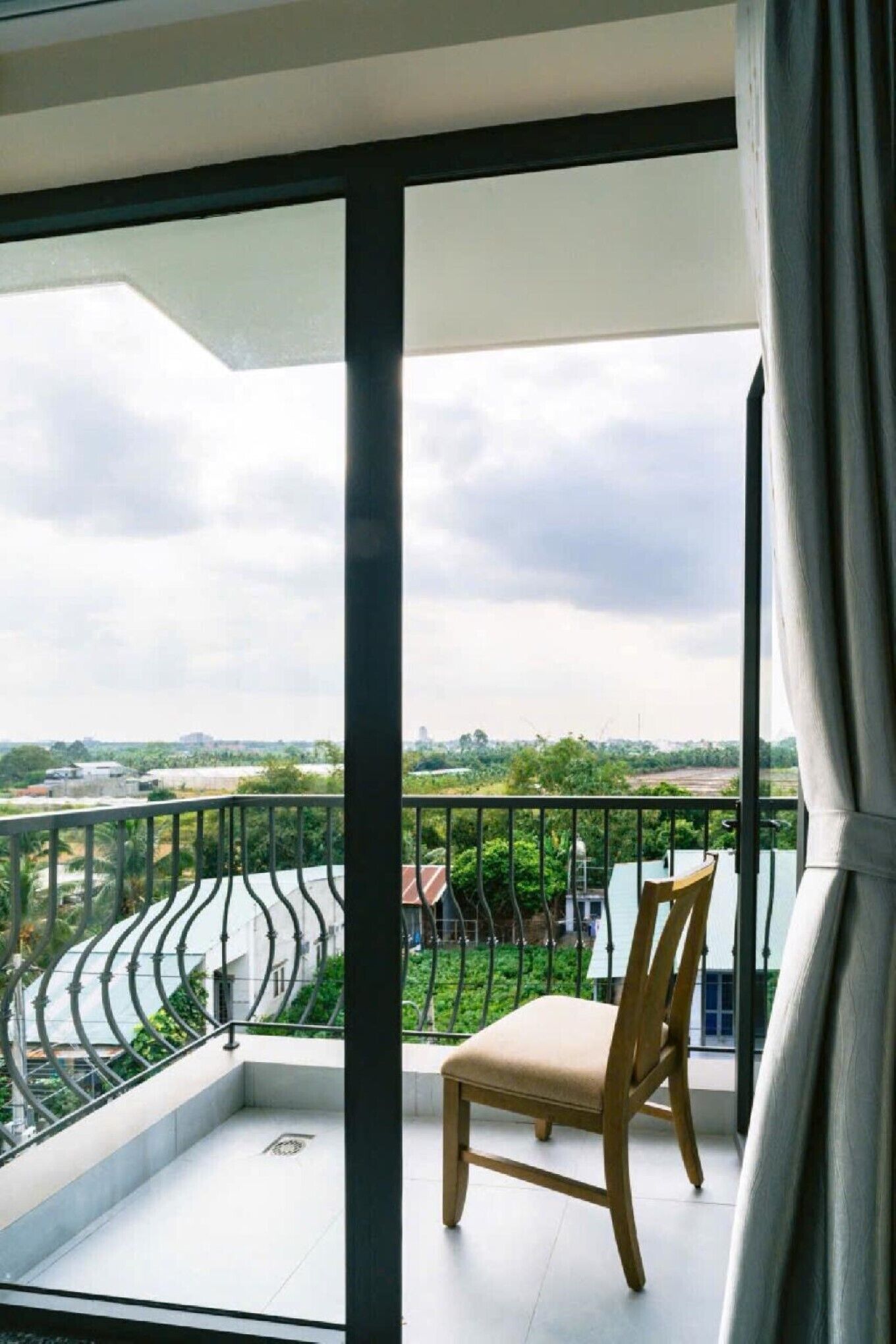 Firemannsrom, balkong | Skrivebord, wi-fi (inkludert) og sengetøy