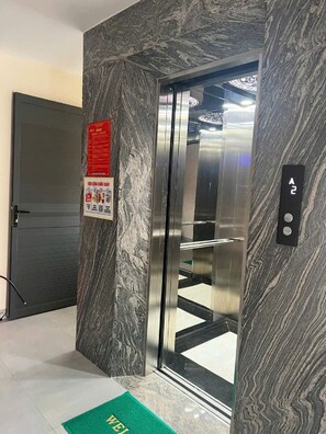 Lift - Nhu Y Hotel Tay Ninh (Tay Ninh)