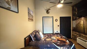 Strykjärn/strykbräda, wi-fi och sängkläder