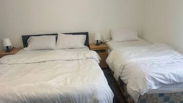 Iron/ironing board, WiFi, bed sheets, wheelchair access