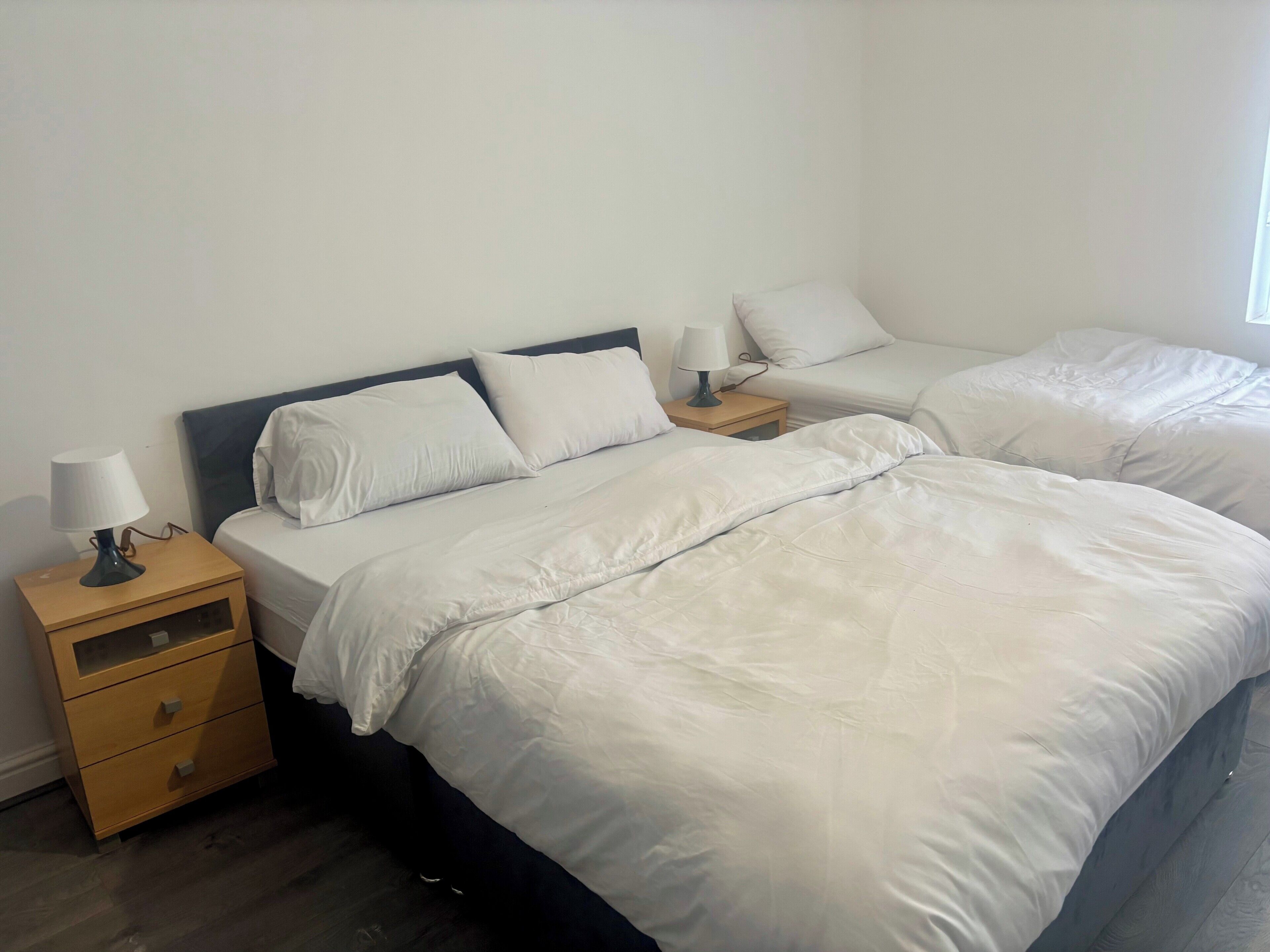 Iron/ironing board, WiFi, bed sheets, wheelchair access