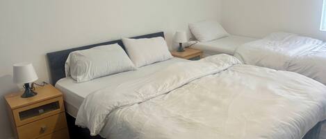 Iron/ironing board, WiFi, bed sheets, wheelchair access