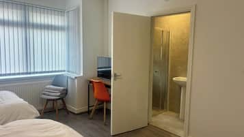 Iron/ironing board, WiFi, bed sheets, wheelchair access