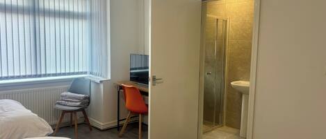 Strykjärn/strykbräda, wi-fi, sängkläder och rullstolsanpassning