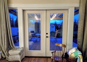 Interior - Cozy 1-bedroom cottage with private entrance in charming Battle Ground (Battle Ground)