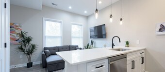 Beautiful 2-Bedroom Updated near Metro