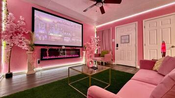 Smart-TV, Kamin, Videospiele, Stereoanlage