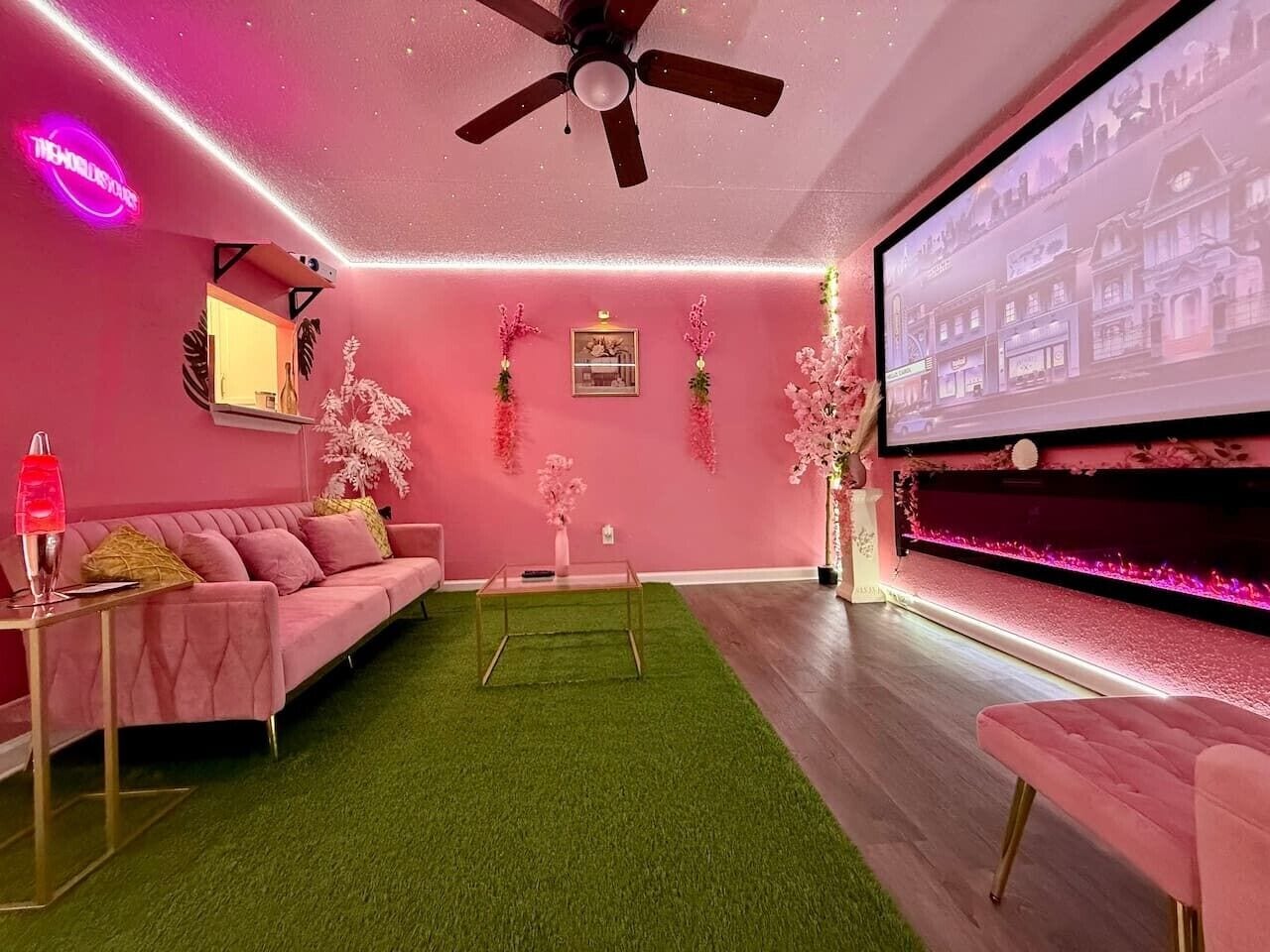 Smart TV, chimenea, videojuegos, estéreo