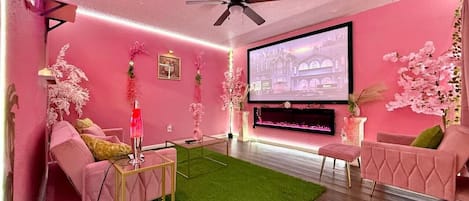 Smart TV, chimenea, videojuegos y estéreo