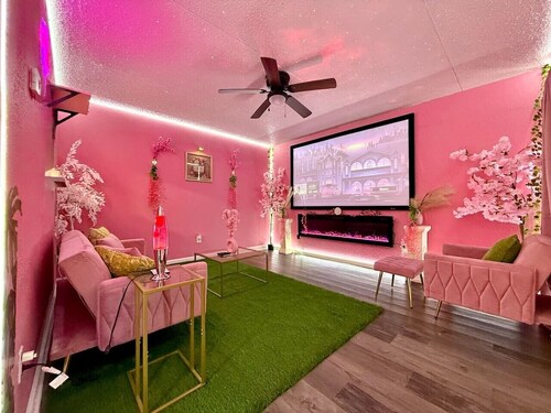 Miami Blush Coastal Suite•Pool•Fireplace•by Beach