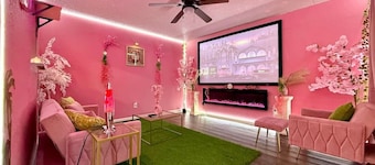 Miami Blush Coastal Suite•Pool•Fireplace•by Beach