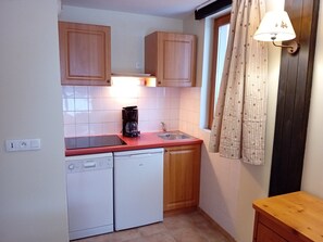 Private kitchen - Apartment in Northern Alps With Balcony (Val-Cenis)