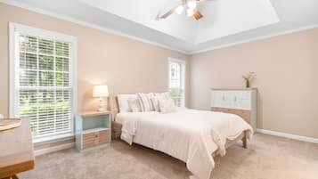 4 bedrooms, iron/ironing board, WiFi, bed sheets