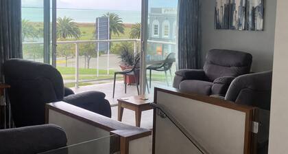 ‘Jupiter’ Bayview Town Centre 3 Bedroom Apartment