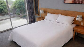 Desk, free WiFi, bed sheets