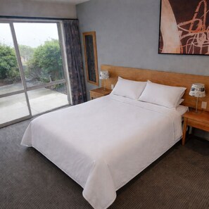 Työpöytä, ilmainen Wi-Fi, vuodevaatteet