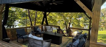 Large Pond View, 2 min to Lake! Hot tub