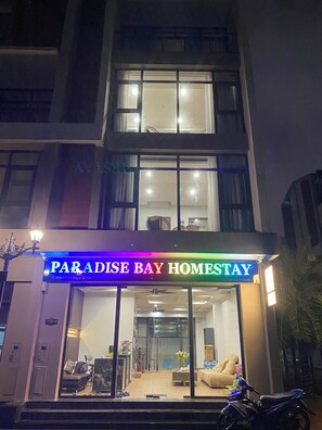 Front of property - Paradise Bay Hotel (Van Giang)